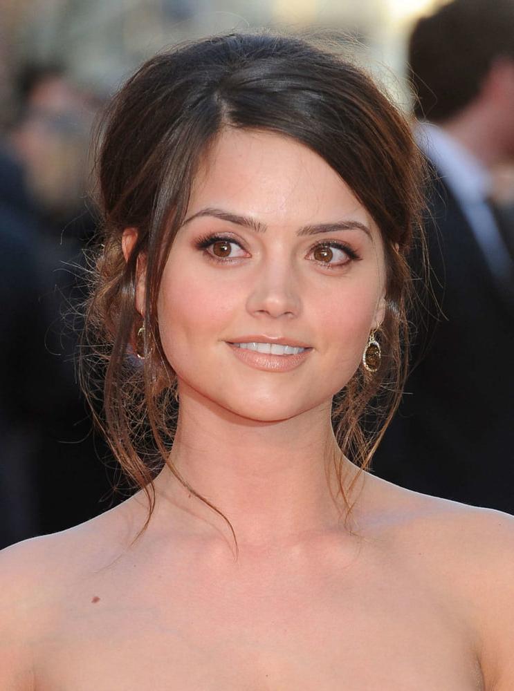 23P Jenna Coleman pulling lots of cute faces 2