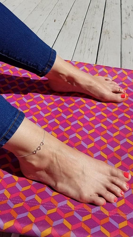 25P Friend's wife's pretty feet