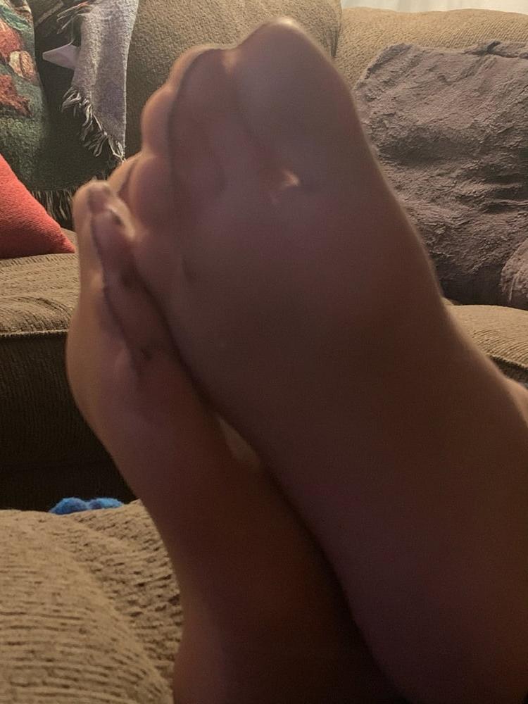 25P Friend's wife's pretty feet