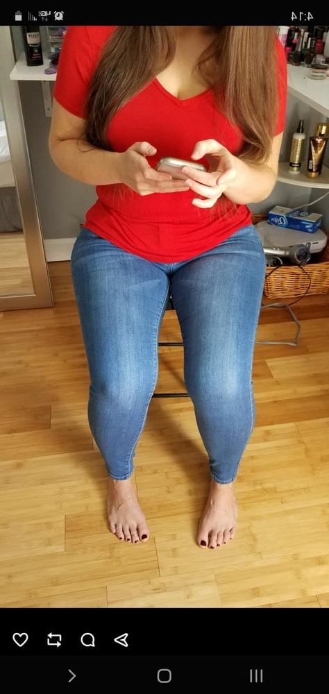 25P Friend's wife's pretty feet