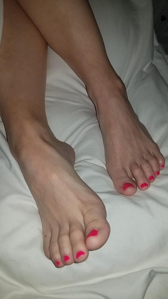 25P Friend's wife's pretty feet