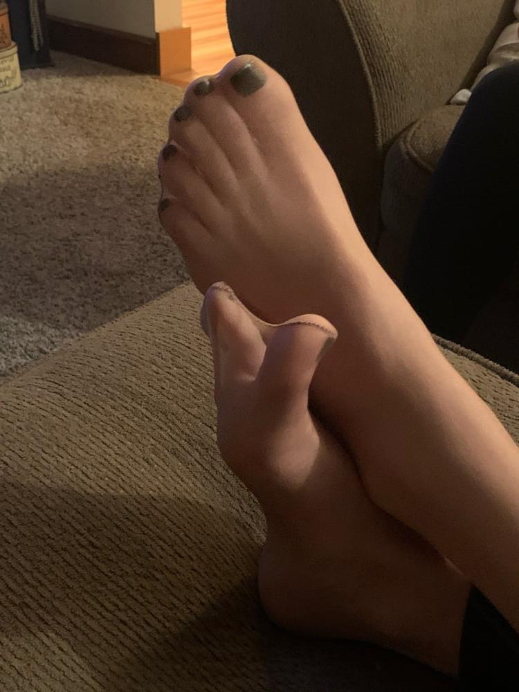 25P Friend's wife's pretty feet