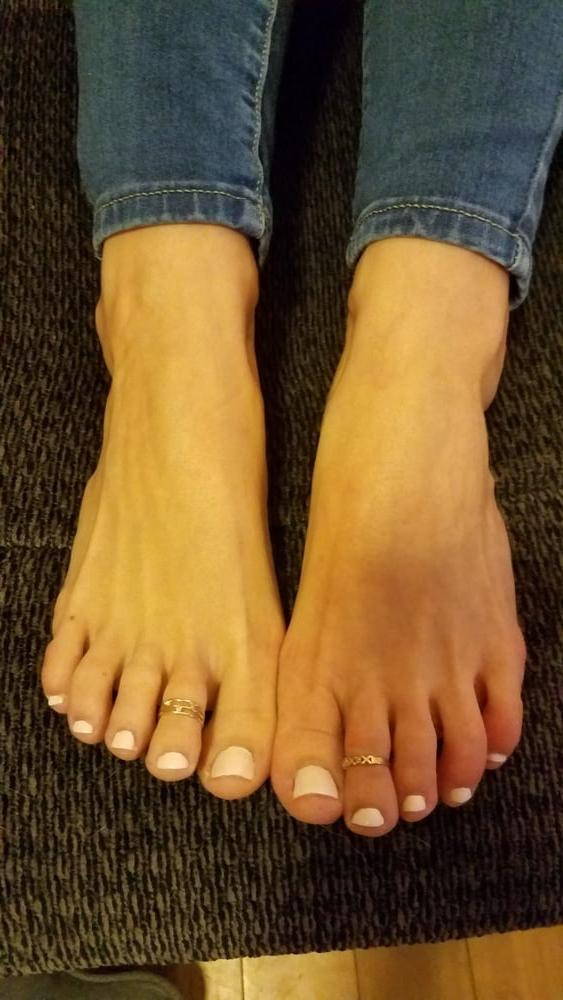 25P Friend's wife's pretty feet