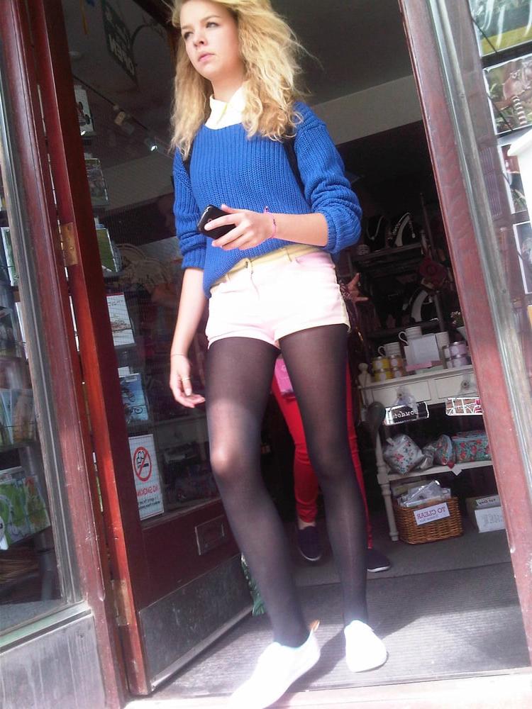 25P British Street Pantyhose and Tights 01