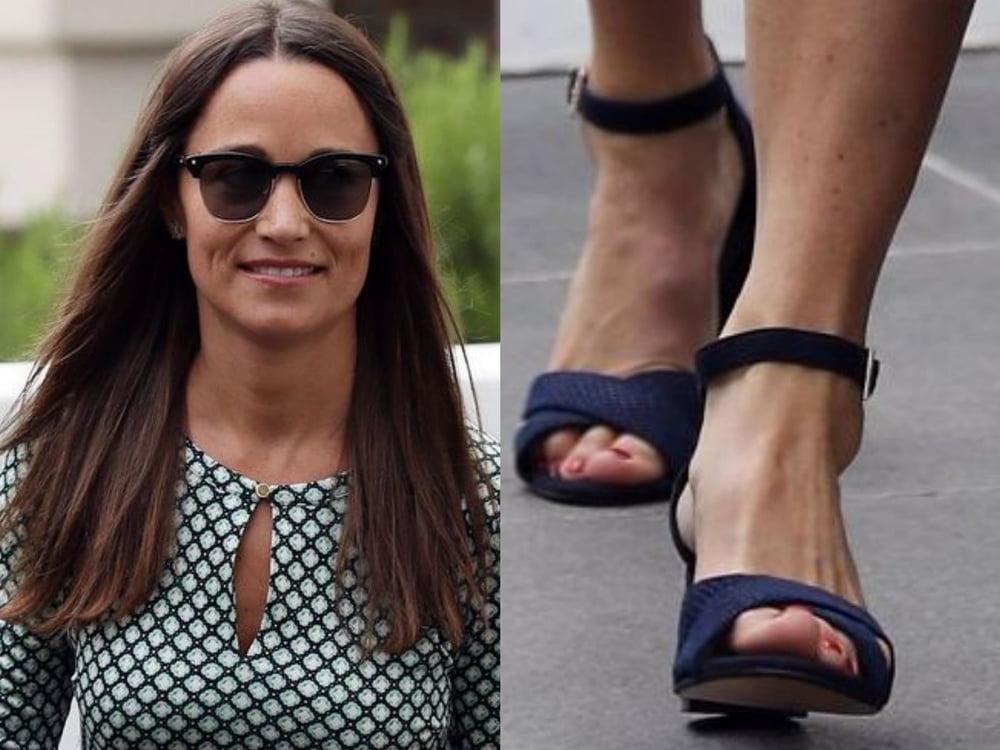 25P Pippa Middleton's sexy Leg's feet and High heel's