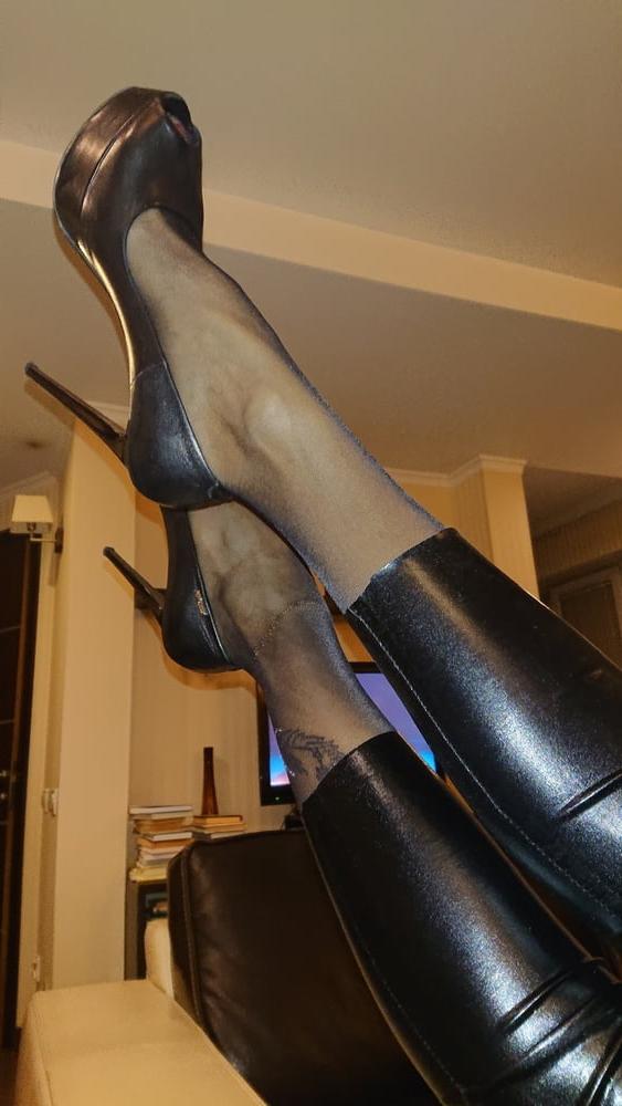 15P Girlfriend's feet 13