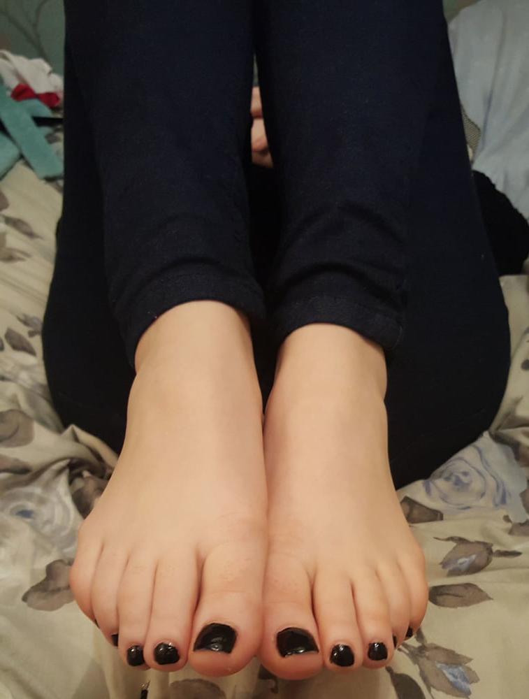 25P Legs, Feet &amp; Stockings 79