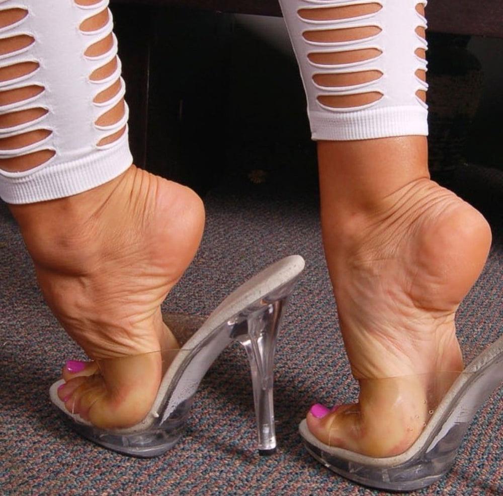 25P Legs, Feet &amp; Stockings 79