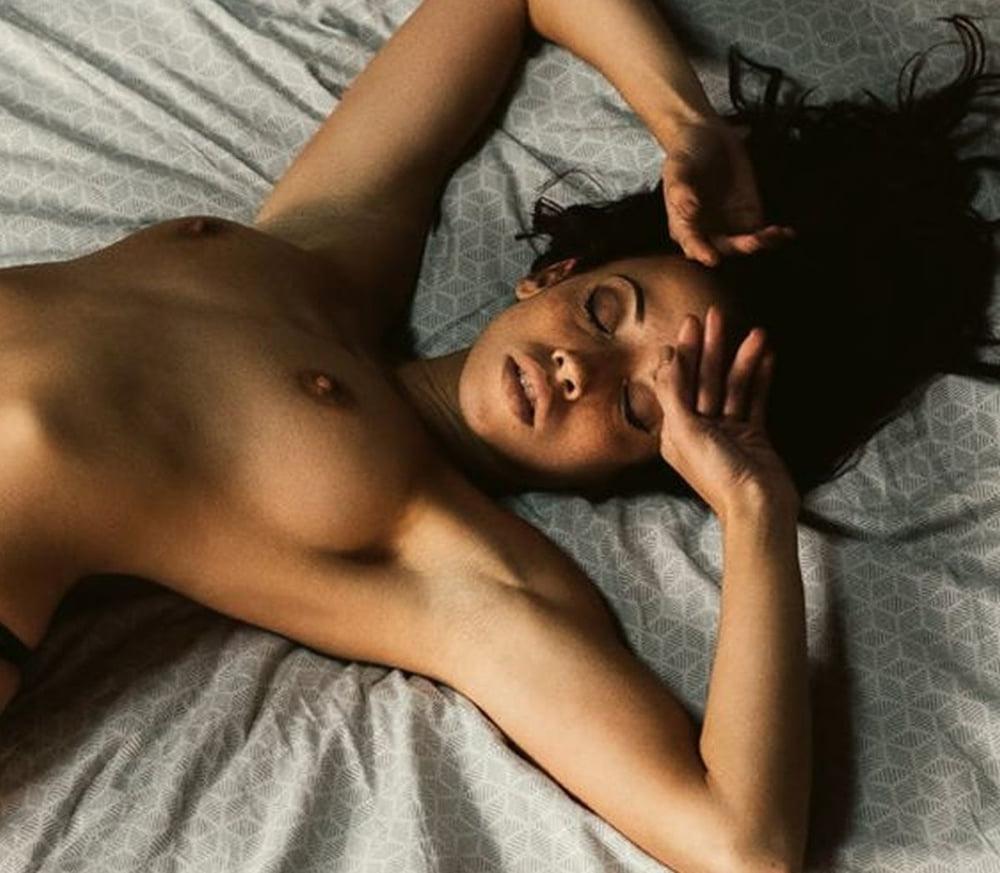 16P Clara Rene topless jan 2018