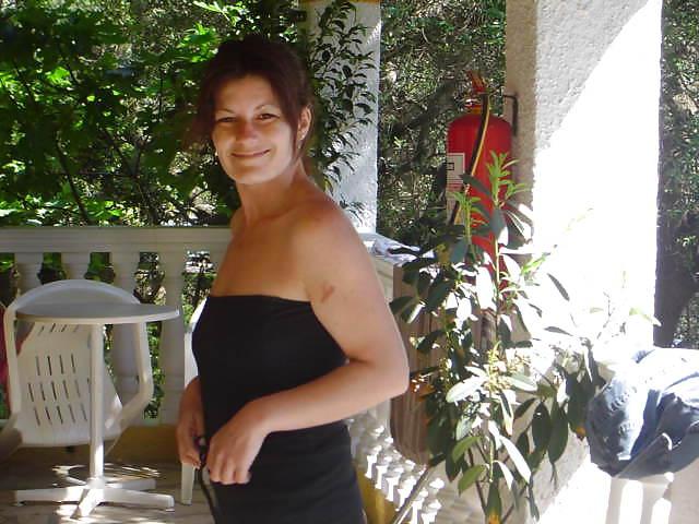 12P British MILF On Holiday