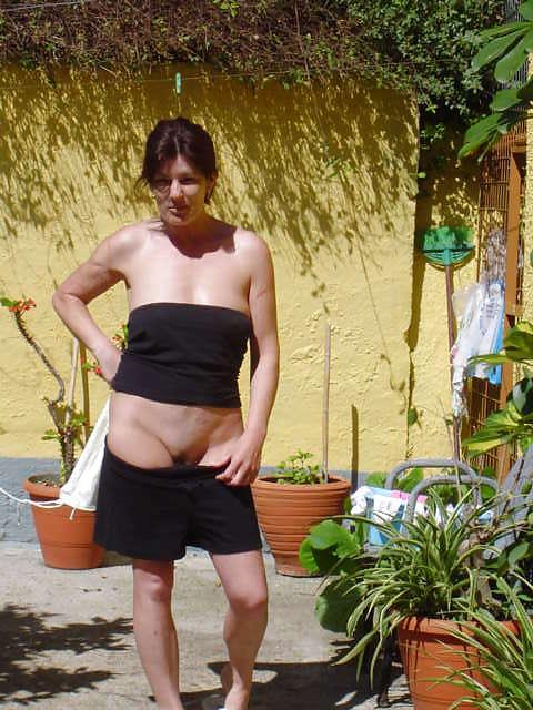12P British MILF On Holiday