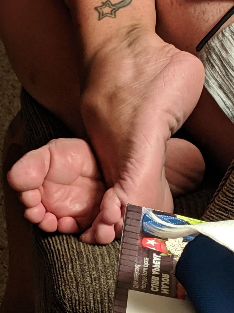 10P My Wifes Size 6.5 Mature Feet