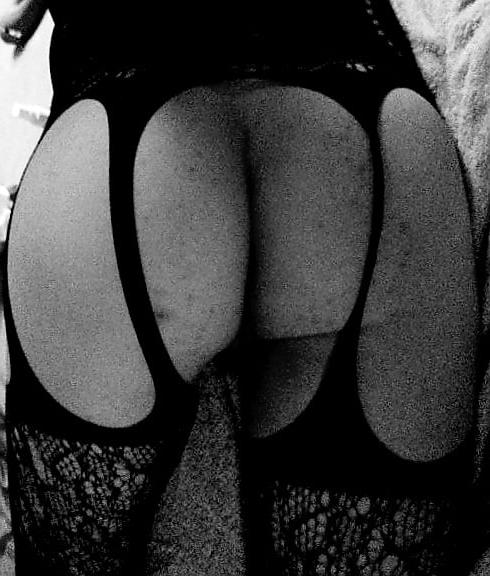 25P Black and White