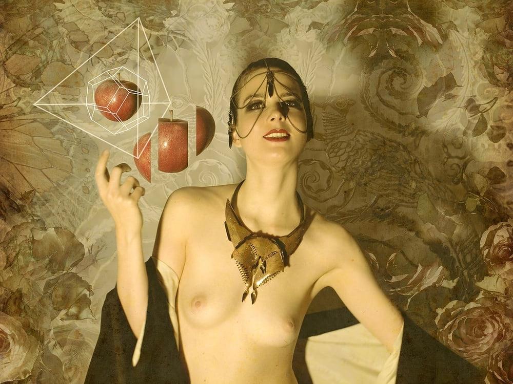 5P Clemence Quelennec topless feb 2018