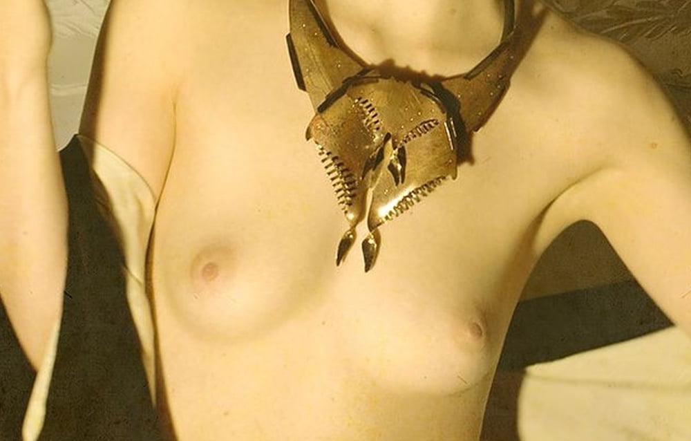 5P Clemence Quelennec topless feb 2018