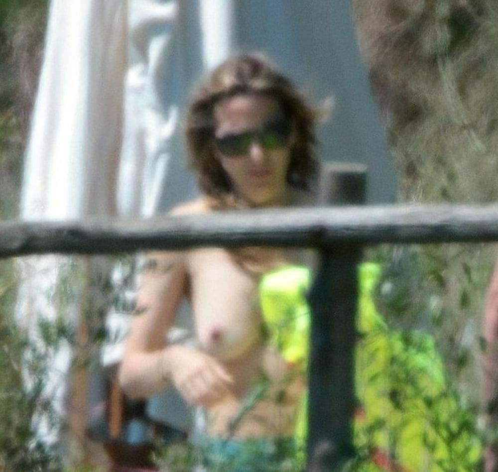11P Alejandra Silva topless vacation Italy aug 2019