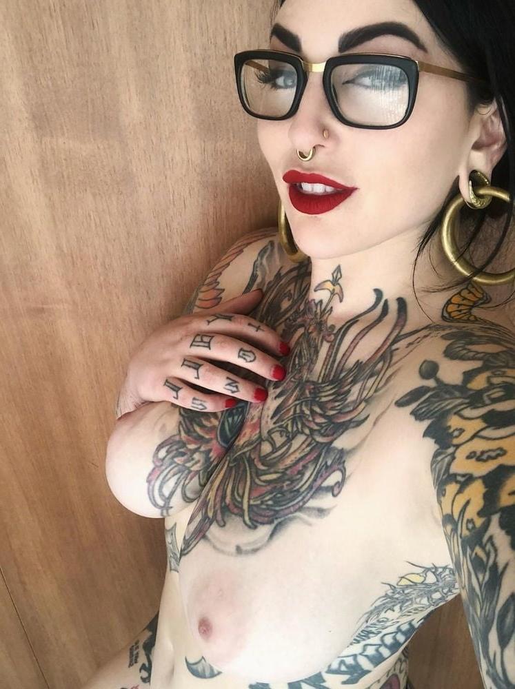 24P Women Wearing Glasses 017