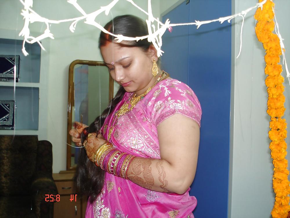 25P Theyc's Fav indian and Paki chubby aunties and girls