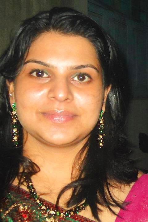 25P Theyc's Fav indian and Paki chubby aunties and girls