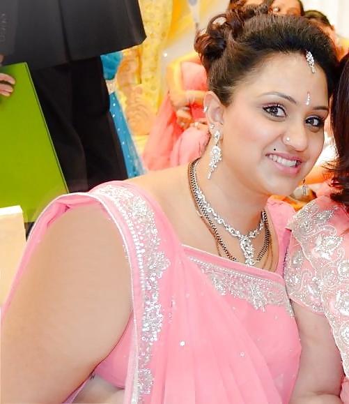 25P Theyc's Fav indian and Paki chubby aunties and girls