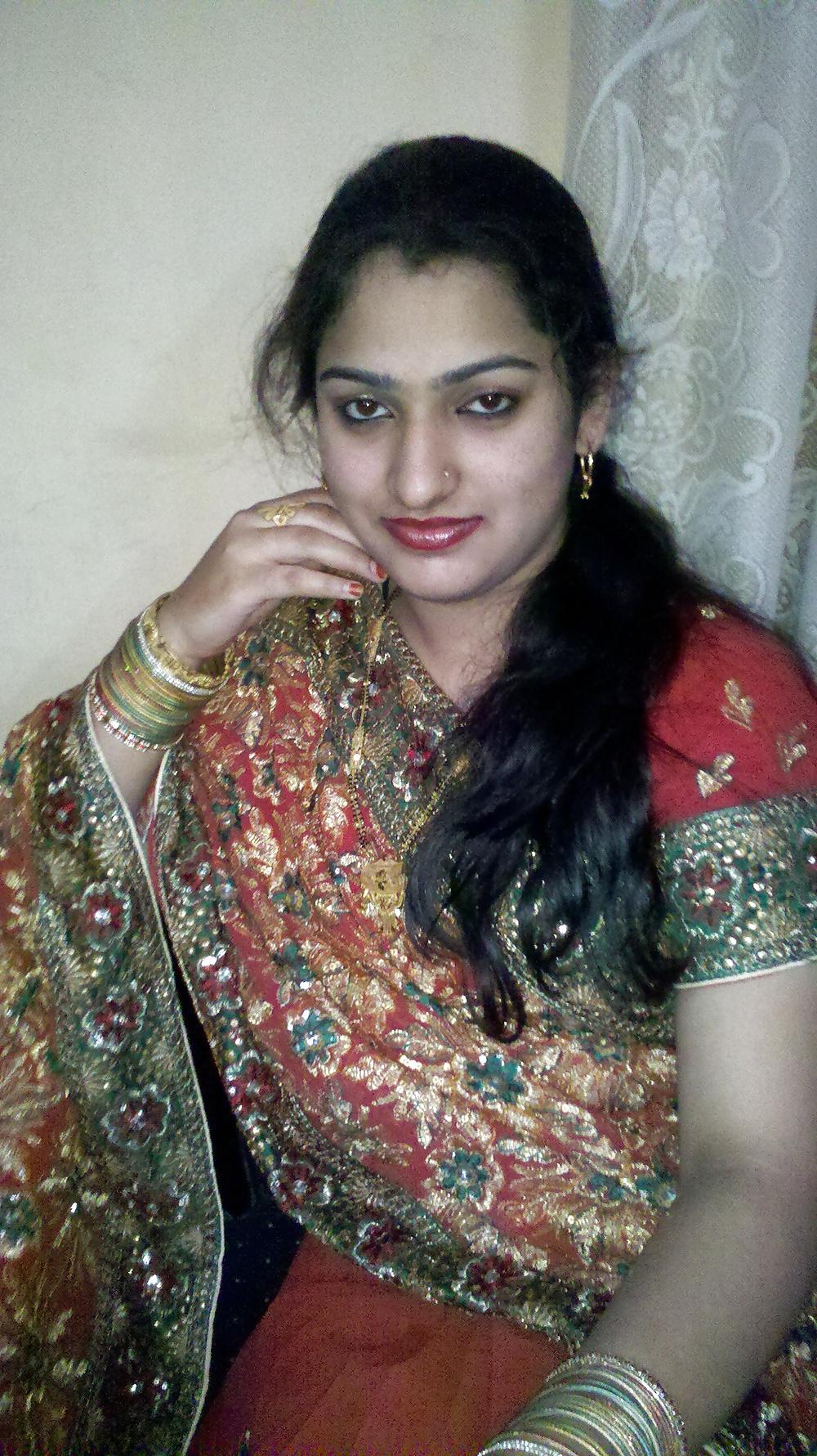 25P Theyc's Fav indian and Paki chubby aunties and girls