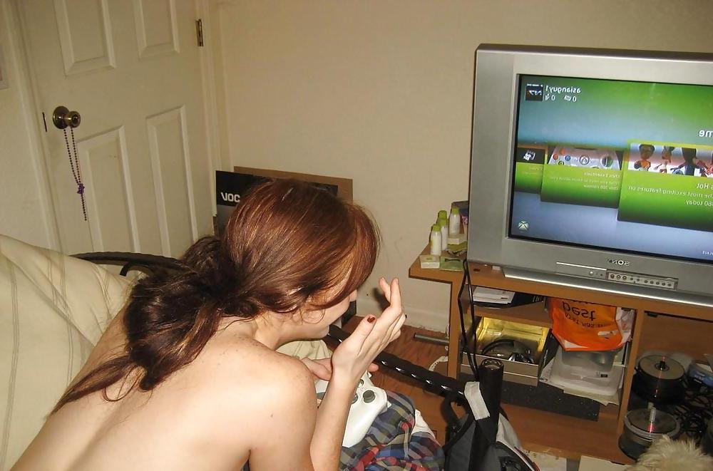25P Horny Gamer Bitch Loves To Play The Pussy Game
