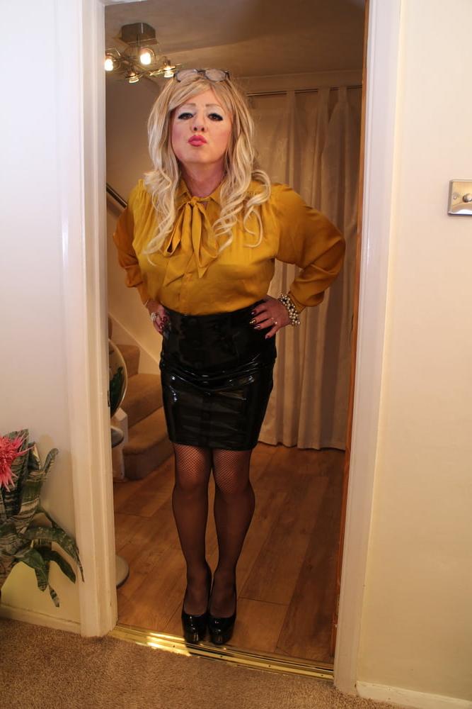 25P Galleruy 286 Sindy in musard blouse and pvc pencil skirt