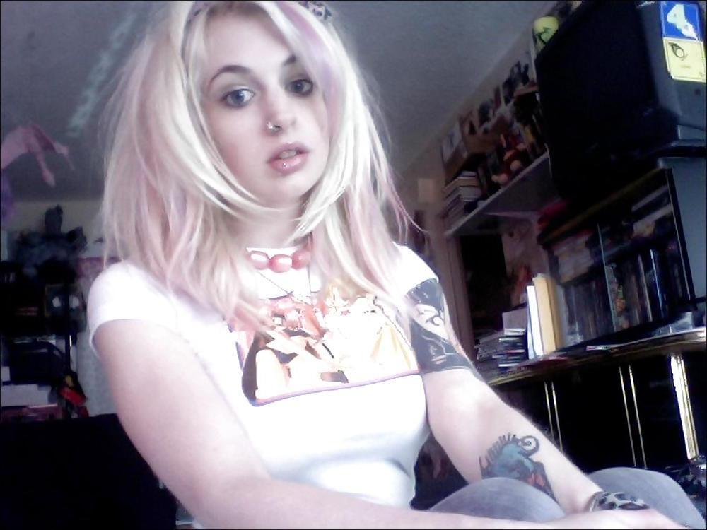 25P PUNK GOTH CHICK