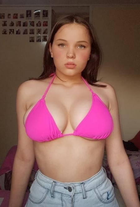 10P Mandy 19 displays her juicy young rack