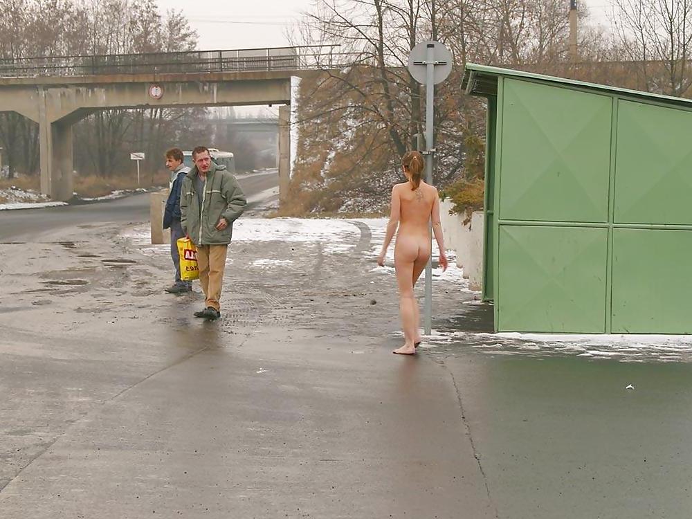 19P Naked girl in public in Italy and very sexy bunett