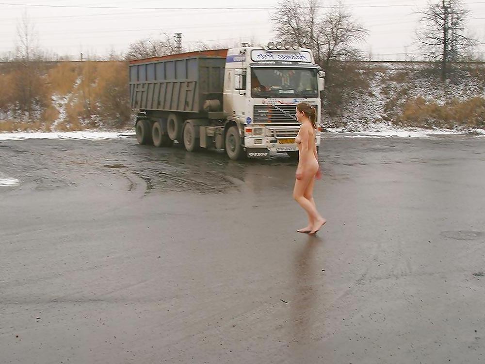 19P Naked girl in public in Italy and very sexy bunett
