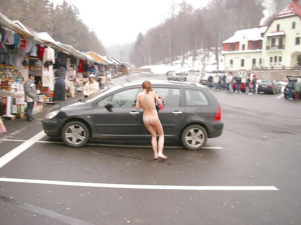 19P Naked girl in public in Italy and very sexy bunett