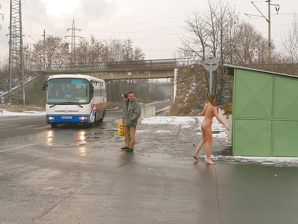 19P Naked girl in public in Italy and very sexy bunett