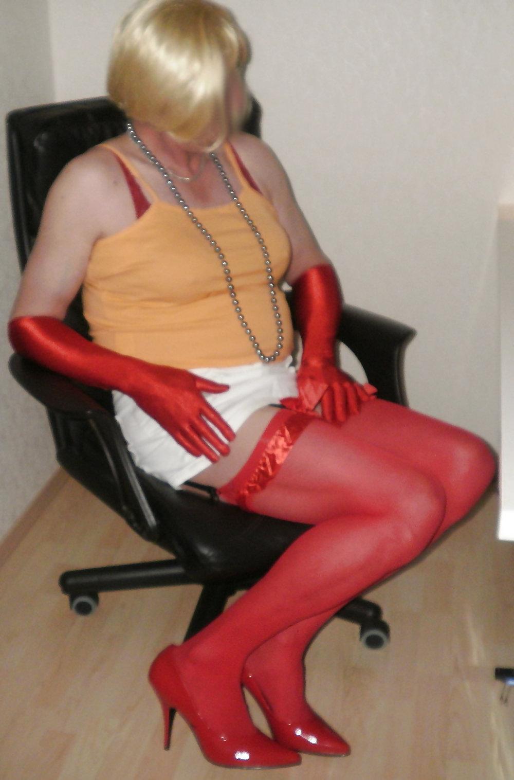20P Red gloves red stockings