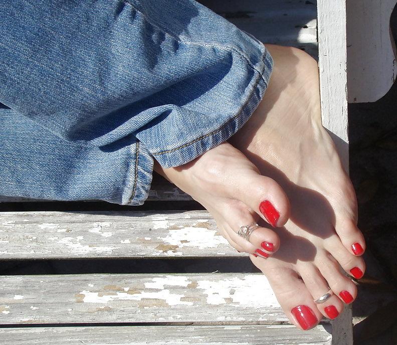 21P I love female feet 2