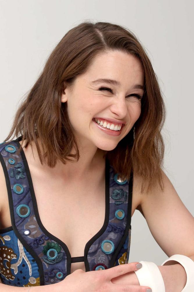 21P Emilia Clarke pulling lots of cute faces 3