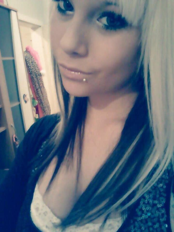 19P Blone Teen Bitch (hot tits and legs)