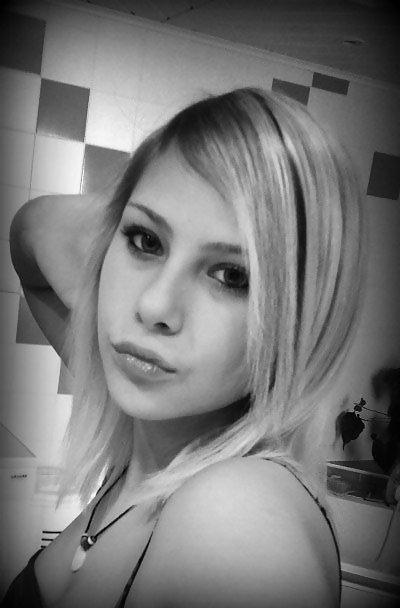 19P Blone Teen Bitch (hot tits and legs)