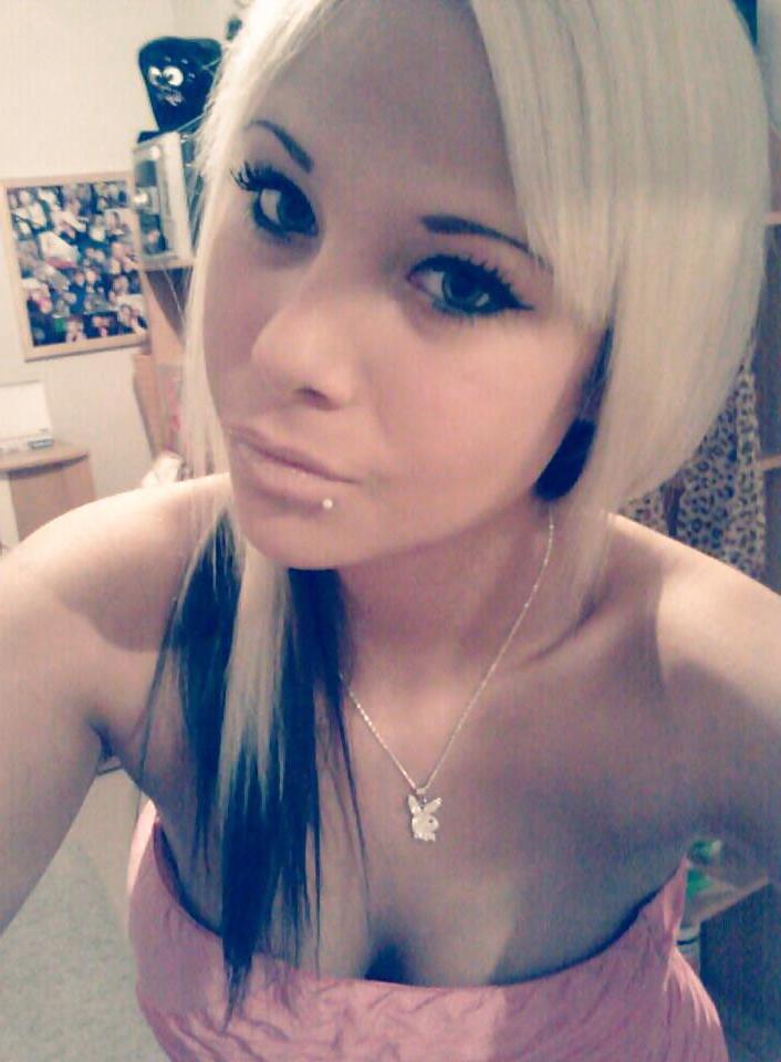 19P Blone Teen Bitch (hot tits and legs)