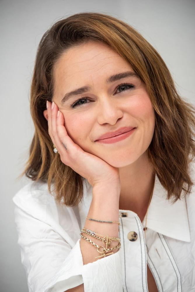 11P Emilia Clarke pulling lots of cute faces 2