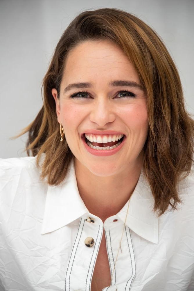 11P Emilia Clarke pulling lots of cute faces 2