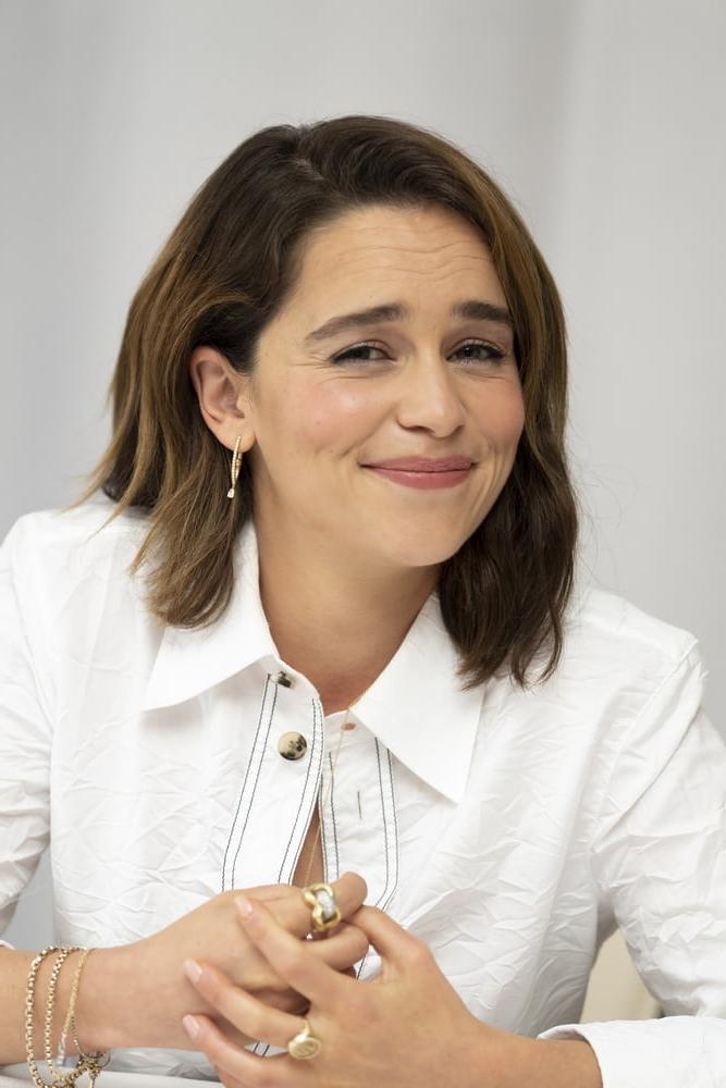11P Emilia Clarke pulling lots of cute faces 2