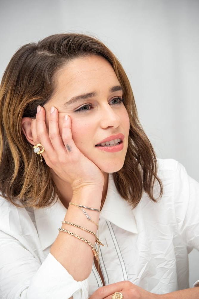 11P Emilia Clarke pulling lots of cute faces 2