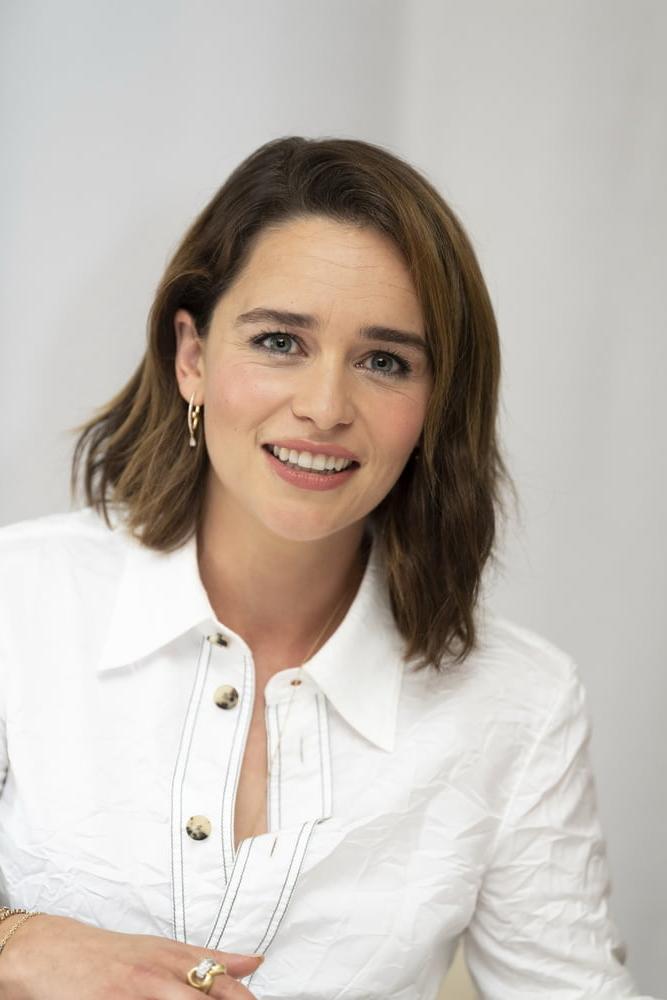 11P Emilia Clarke pulling lots of cute faces 2