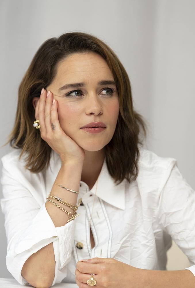 11P Emilia Clarke pulling lots of cute faces 2