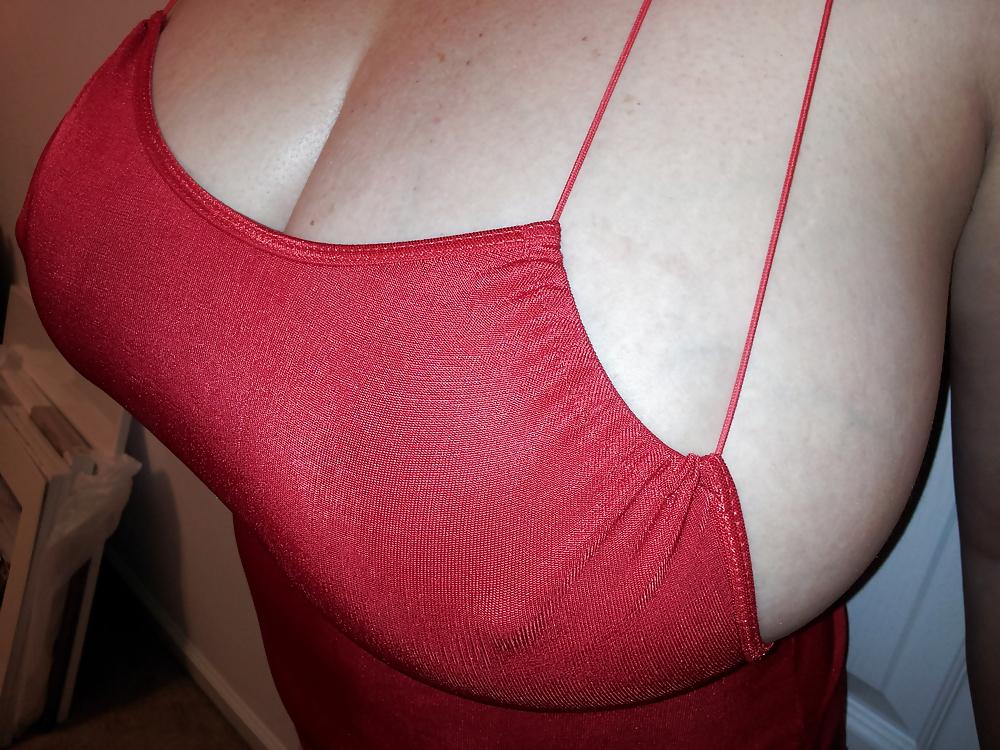 19P Slut 36 G tits Lateshay red mini skirt strip