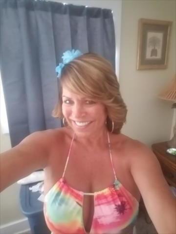 25P Granny Cleavage 22