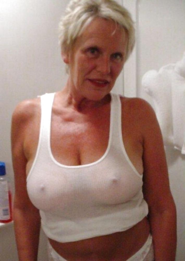 25P Granny Cleavage 22