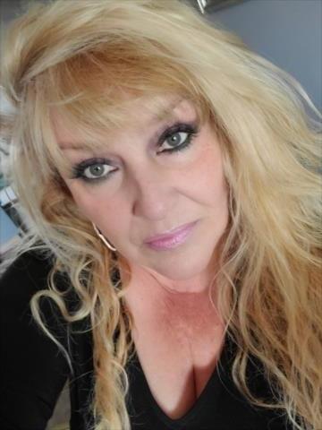 25P Granny Cleavage 22