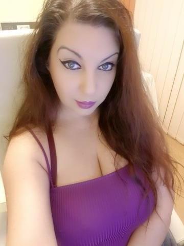 25P Granny Cleavage 22